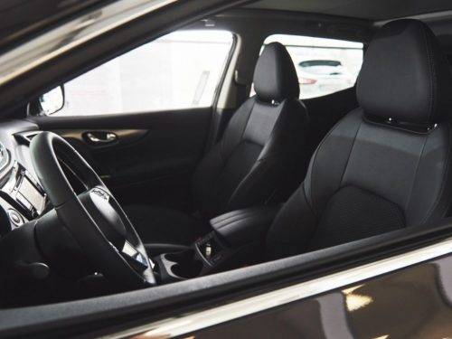 Drive 57 Berlin präsentiert Mercedes E-Klasse Vordersitze in Leder.