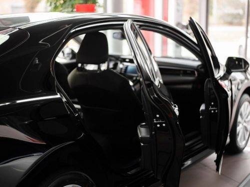 Offene E-Klasse Türen, eingefangen von Drive 57 Berlin.