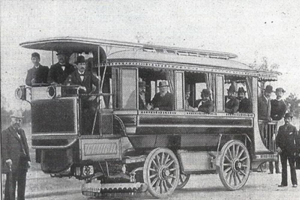 Ein Foto eines Busses aus dem 19. Jahrhundert