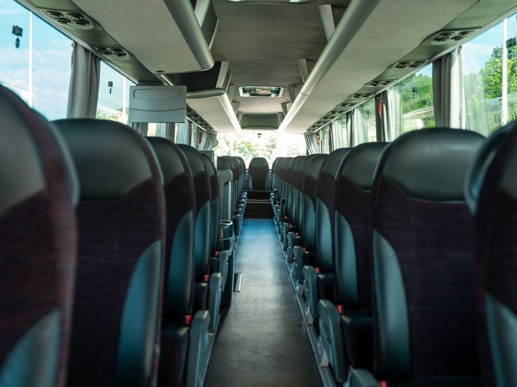 Geräumiger Gang im MAN Lion’s Coach, ermöglicht leichtes Bewegen im Bus.