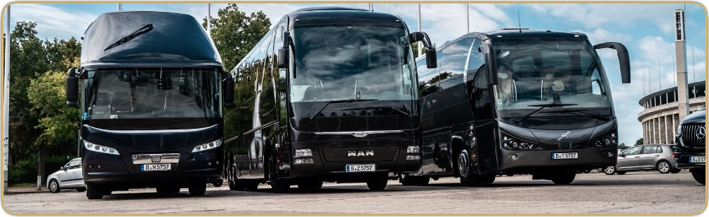 Flotte von Drive57 Bussen bereit für Konzerttransporte in Berlin.