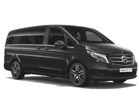 Komfortabler und geräumiger Mercedes V Klasse, perfekt für längere Fahrten mit Familie oder Kollegen.