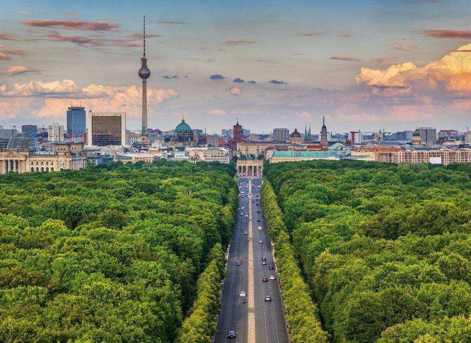 Grüne Landschaft in Berlin – Perfekt für Sommer-Busausflüge