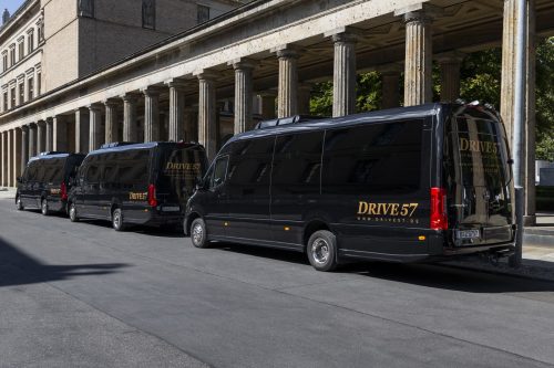 Mercedes-Benz Sprinter VIP-Bus von Drive 57 vor dem Olympiastadion Berlin
