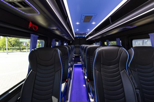Innenraum des Mercedes-Benz Sprinter mit Ambientebeleuchtung