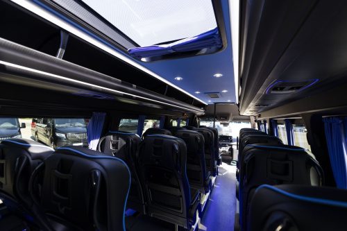 Bequeme Sitze im Mercedes-Benz Sprinter VIP-Bus von Drive 57