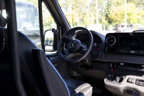 Cockpit des Mercedes-Benz Sprinter VIP-Bus