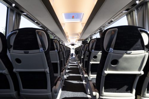 Mittelgang und Sitzreihen im Neoplan Starliner